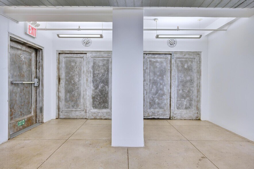 More Photos Of 230 W 39th St, New York Office For Lease