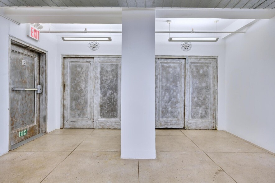 More Photos Of 230 W 39th St, New York Office For Lease