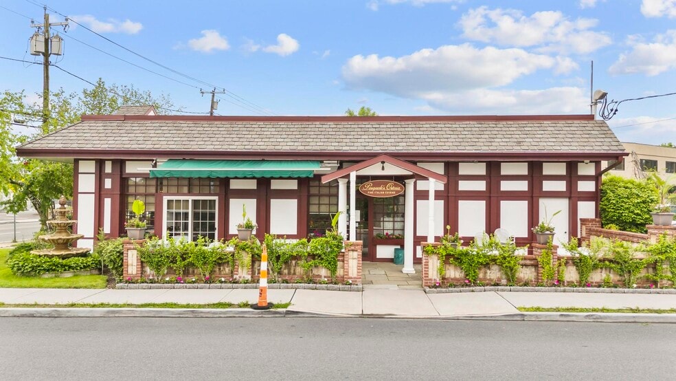 More Photos Of 186 Main St, Norwalk Restaurant For Lease