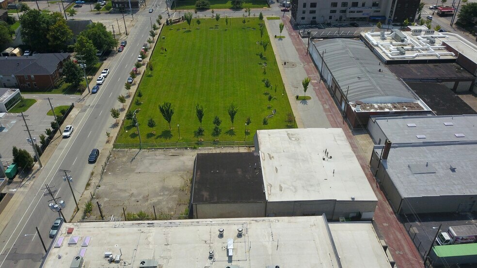 More Photos Of 942 S 2nd St, Louisville Light Distribution For Sale