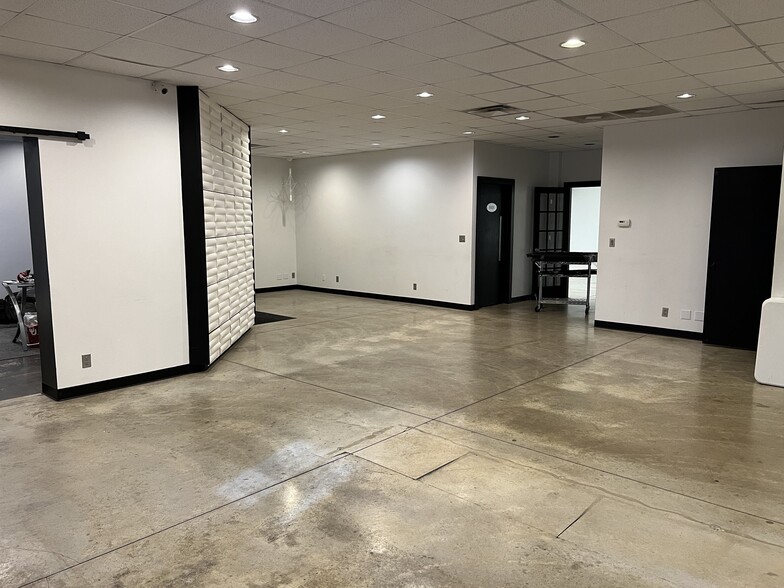 More Photos Of 1939 E Diedrich Ave, Wichita Warehouse For Sale