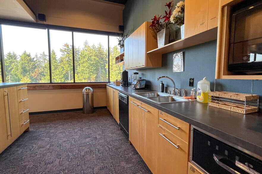 More Photos Of 4200 6th Ave SE, Lacey Office For Lease