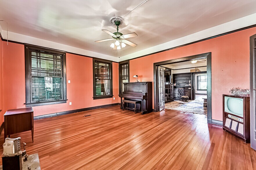 More Photos Of 2911 Broadway St, Galveston Office For Sale
