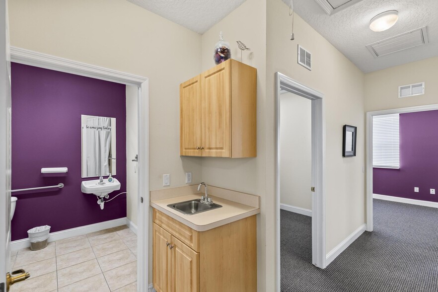 More Photos Of 399 Palm Coast Pky SW, Palm Coast Office For Sale