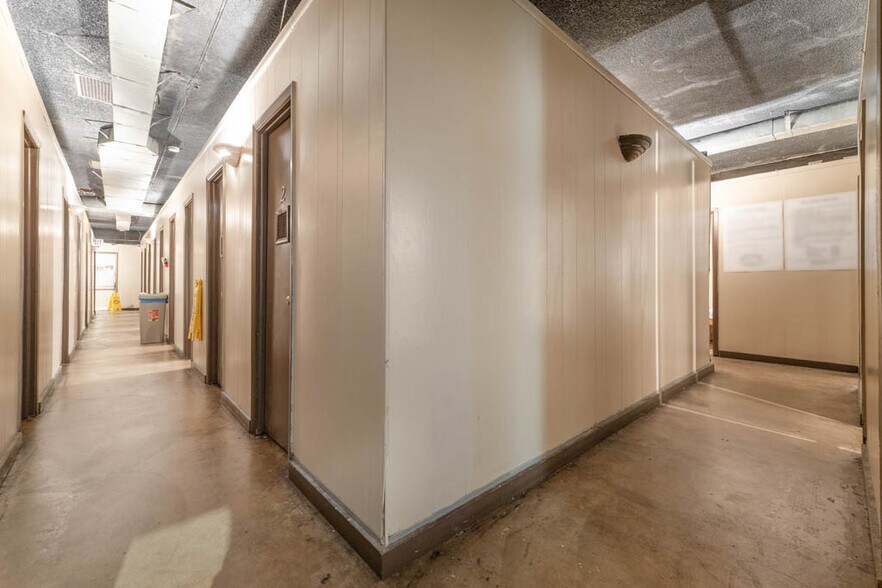 More Photos Of 14435 Victory Blvd, Van Nuys Health Club For Lease