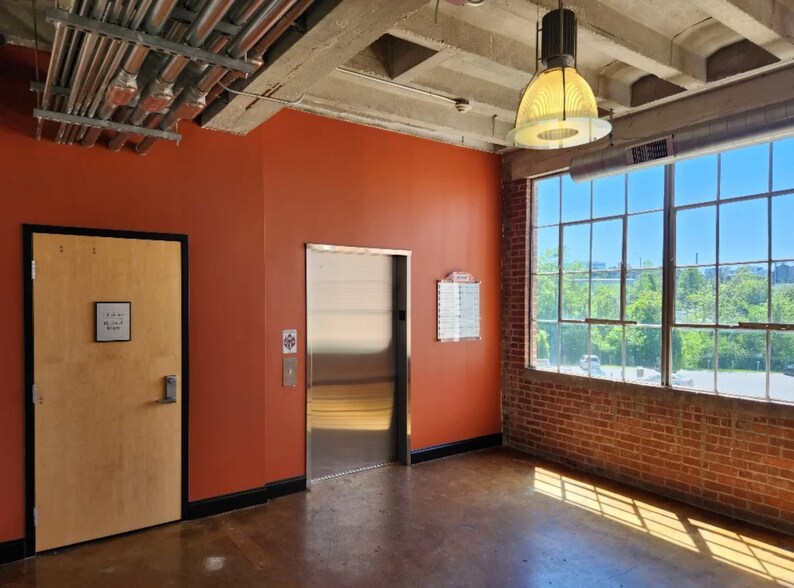 More Photos Of 1307 W Morehead St, Charlotte Office For Lease