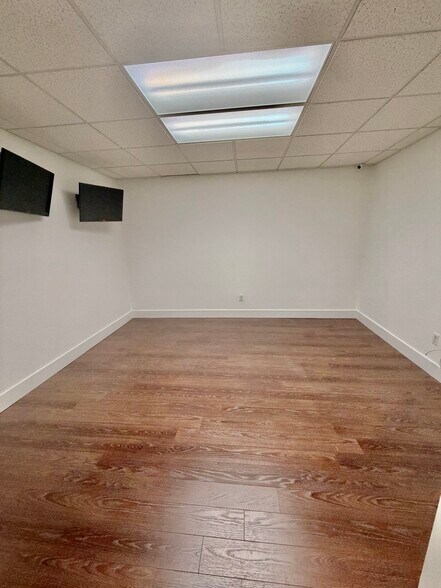 More Photos Of 3090 SW 8th St, Miami Freestanding For Lease