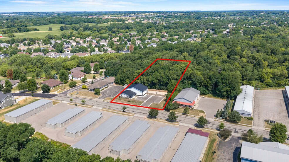More Photos Of 390 Progress Dr, Cottage Grove Veterinarian Kennel For Sale