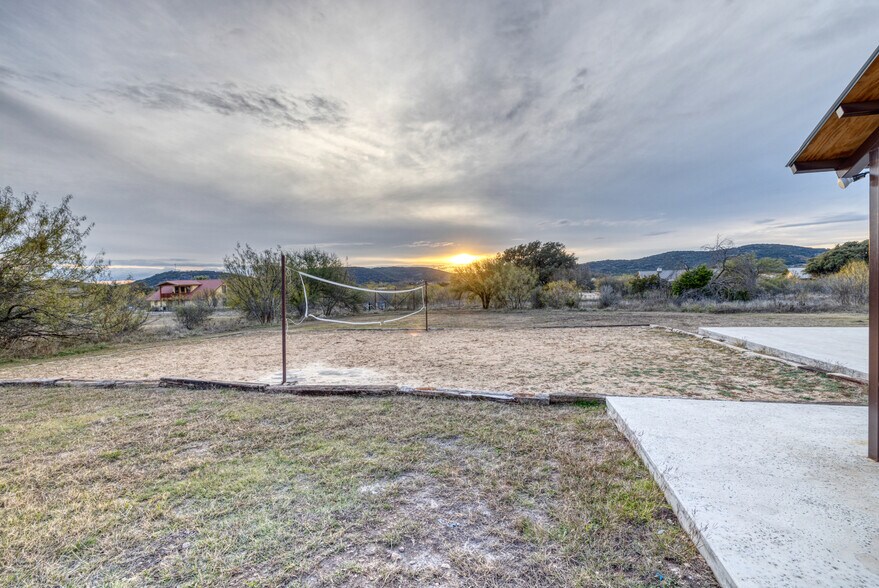 More Photos Of 16 Mountain Laurel Ln, Concan Hospitality For Sale