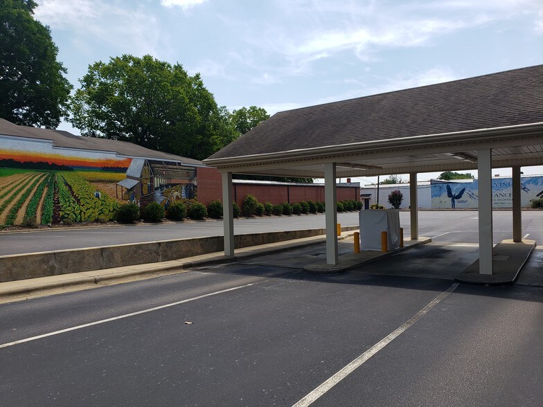 More Photos Of 201 Monroe St, Carthage Bank For Lease