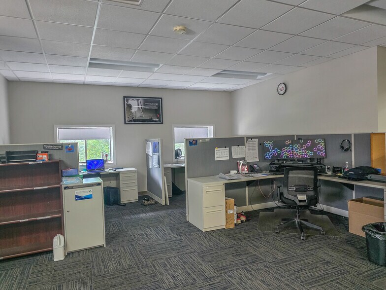 More Photos Of 86 Tide Mill Rd, Hampton Warehouse For Lease