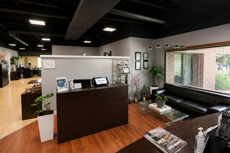 More Photos Of 935 N Plum Grove Rd, Schaumburg Office For Sale