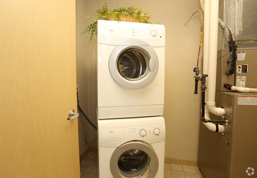 More Photos Of 141 Main St, Racine Apartments For Sale