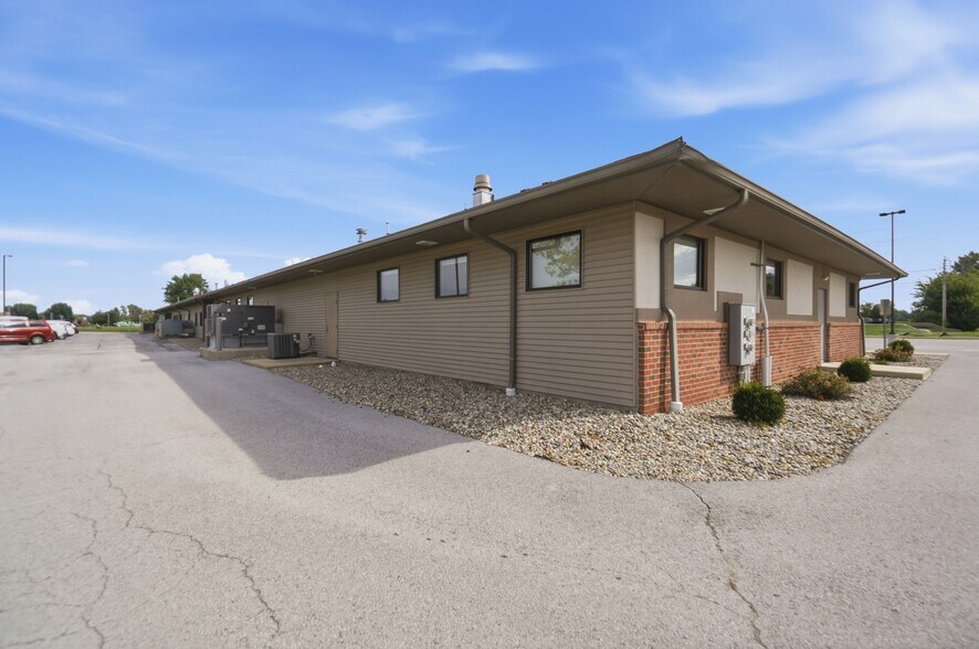 More Photos Of 375 N Eastown Rd, Lima Medical For Lease