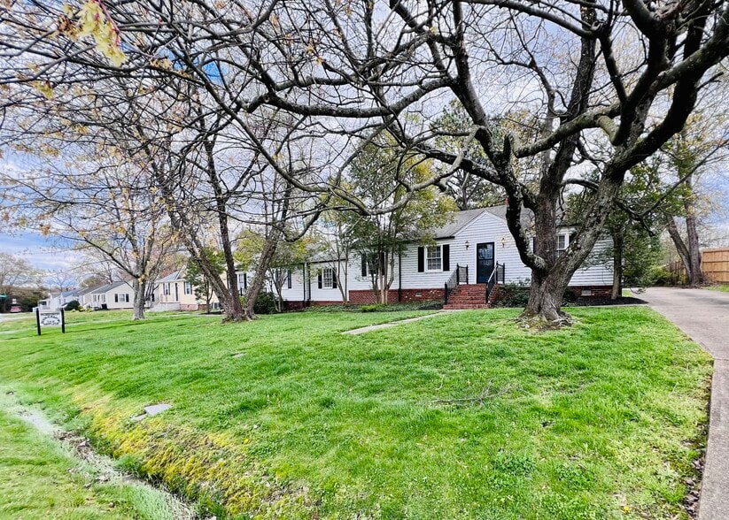 More Photos Of 6403 Mallory Dr, Richmond Office For Sale