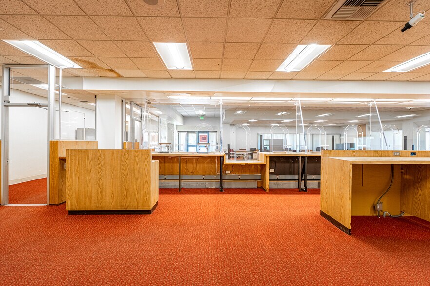 More Photos Of 2495 Lakeshore Dr, Lake Elsinore Bank For Sale