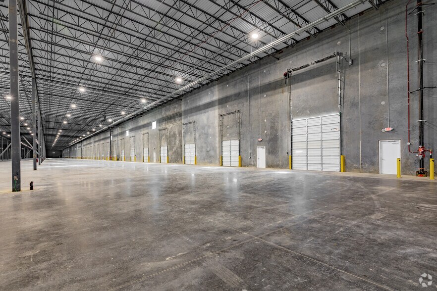 More Photos Of 562 Omni Industrial Blvd, Summerville Unknown For Lease