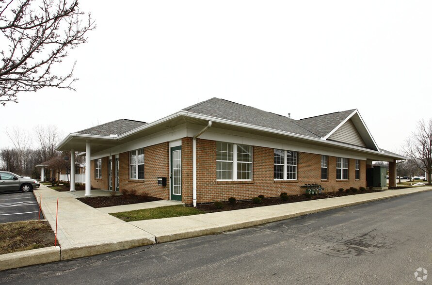 More Photos Of 800 Westpoint Pky, Westlake Unknown For Lease