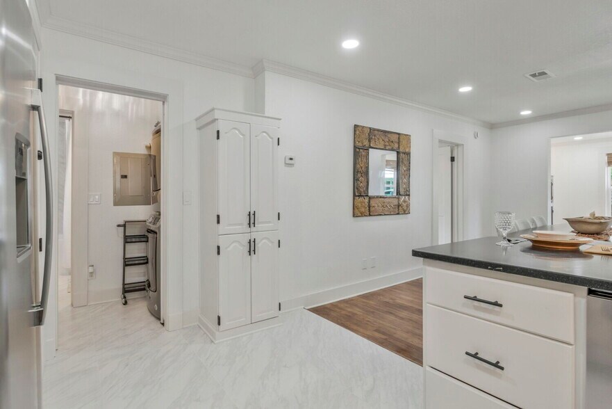 More Photos Of 6682 Ravine St, Milton Office Residential For Sale