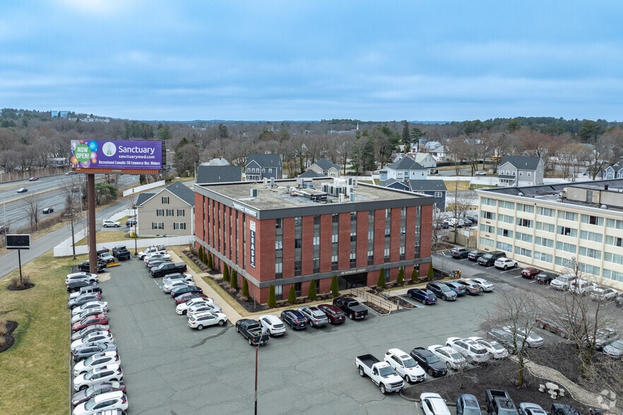 More Photos Of 1R Newbury St, Peabody Loft Creative Space For Lease