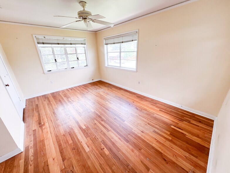 More Photos Of 1306 W Wall St, Midland Office For Lease