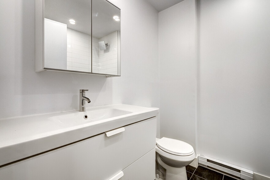 More Photos Of 301-311 St De L'église, Montréal Storefront Retail Office For Sale