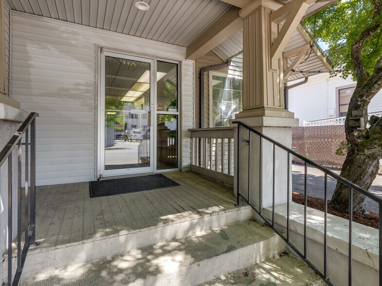 More Photos Of 319 NE 5th St, McMinnville Office Residential For Sale