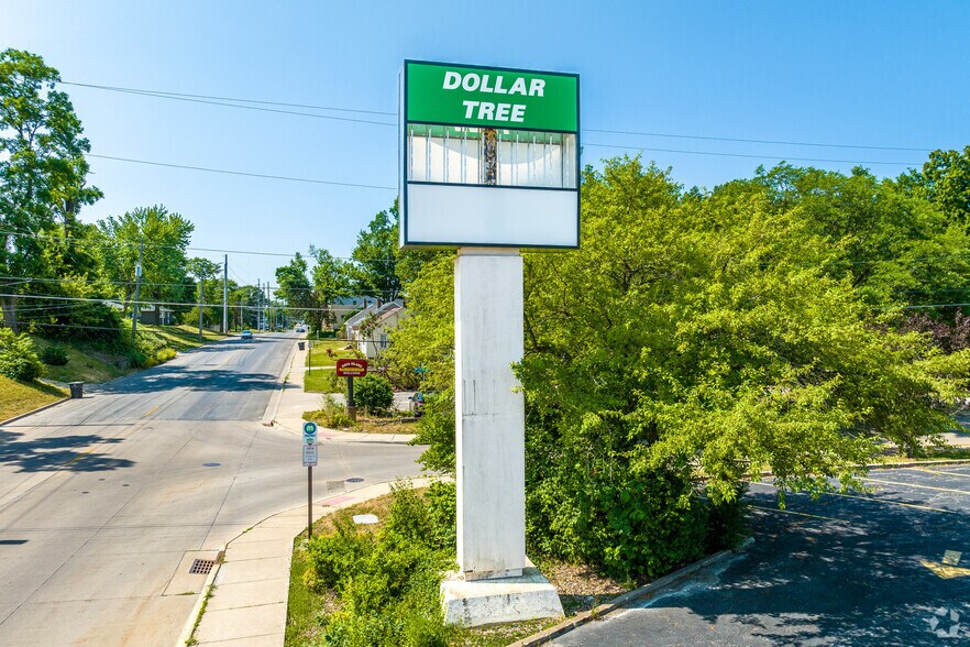 More Photos Of 2252 24th St, Rock Island Storefront For Lease