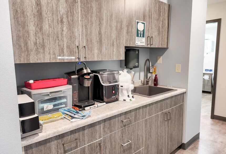 More Photos Of 1711 E 10th St, Sioux Falls Office For Sale
