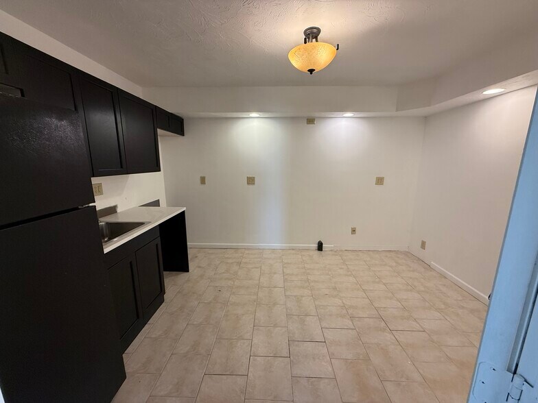 More Photos Of 458 Locust St, Middletown Office For Lease