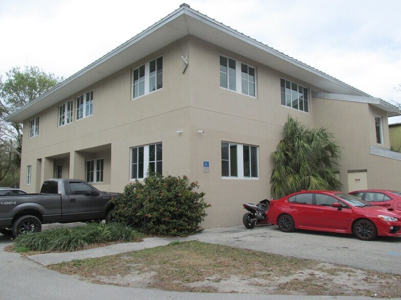 More Photos Of 4940 Bayline Dr, North Fort Myers Warehouse For Lease