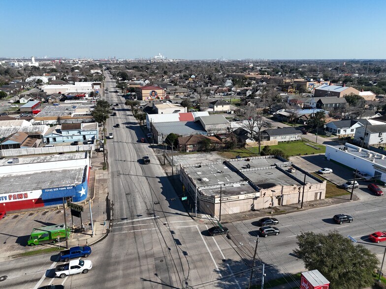 More Photos Of 6802 Navigation Blvd, Houston General Retail For Sale