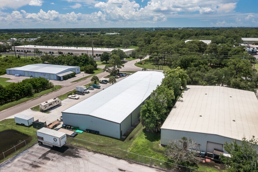 More Photos Of 6224 31st St E, Bradenton Warehouse For Lease