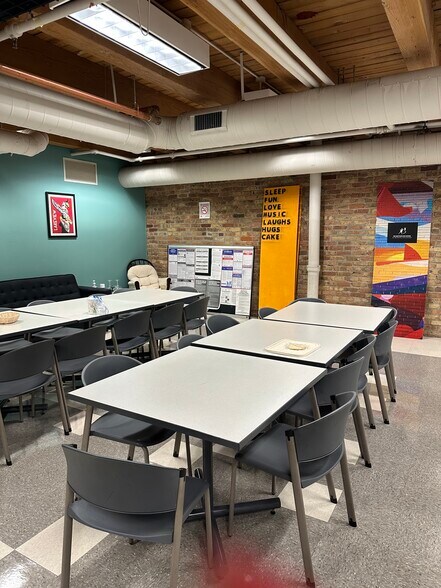 More Photos Of 560-566 W Lake St, Chicago Loft Creative Space For Lease