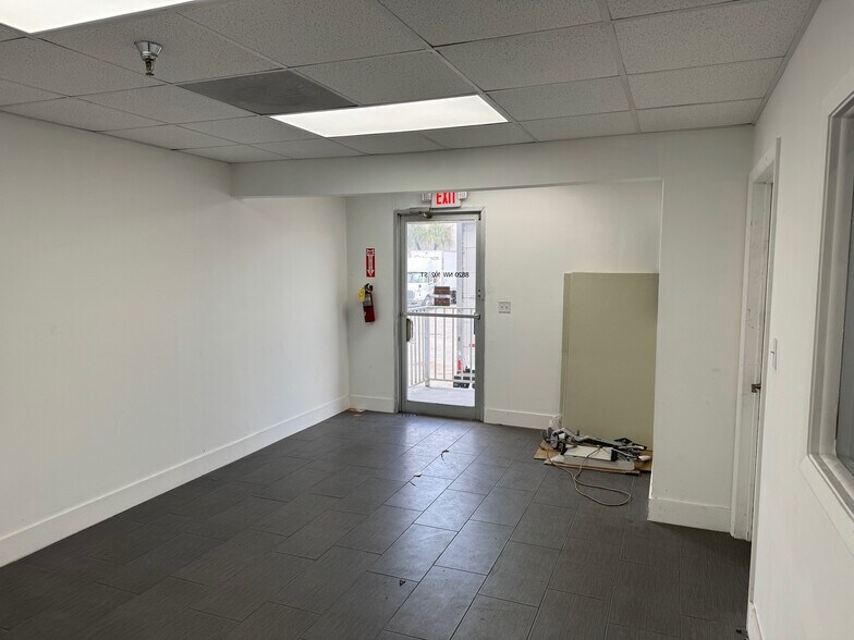 More Photos Of 8740-8890 NW 102nd St, Medley Warehouse For Lease