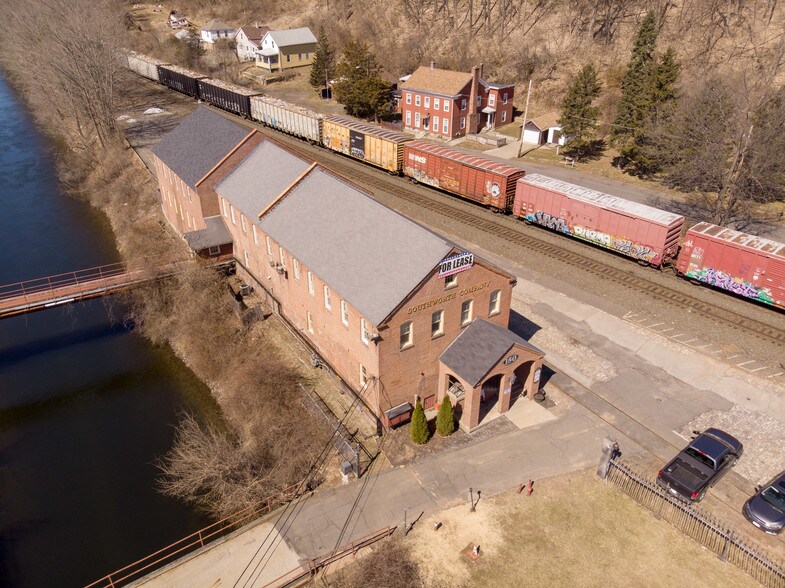 More Photos Of 150 Front St, West Springfield Light Manufacturing For Lease