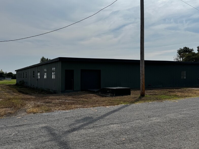 More Photos Of 400-404 Dixie Ln, North Little Rock Warehouse For Sale