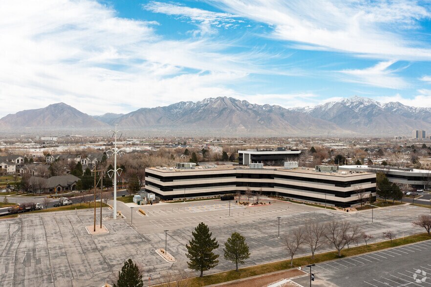 More Photos Of 860 W LeVoy Dr, Taylorsville Office For Lease