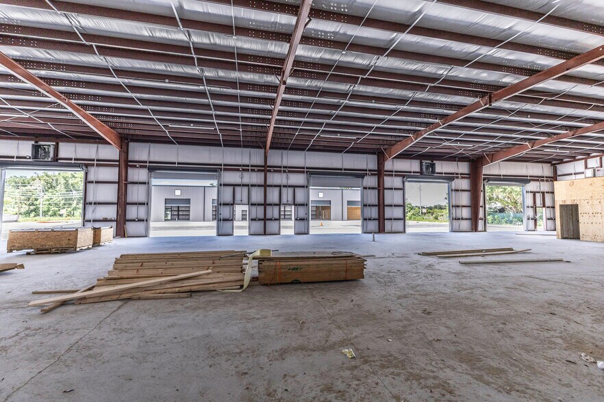 More Photos Of 3023 E C 48, Center Hill Warehouse For Lease
