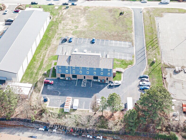 More Photos Of 10810 Hasty Ln, Midlothian Office For Lease