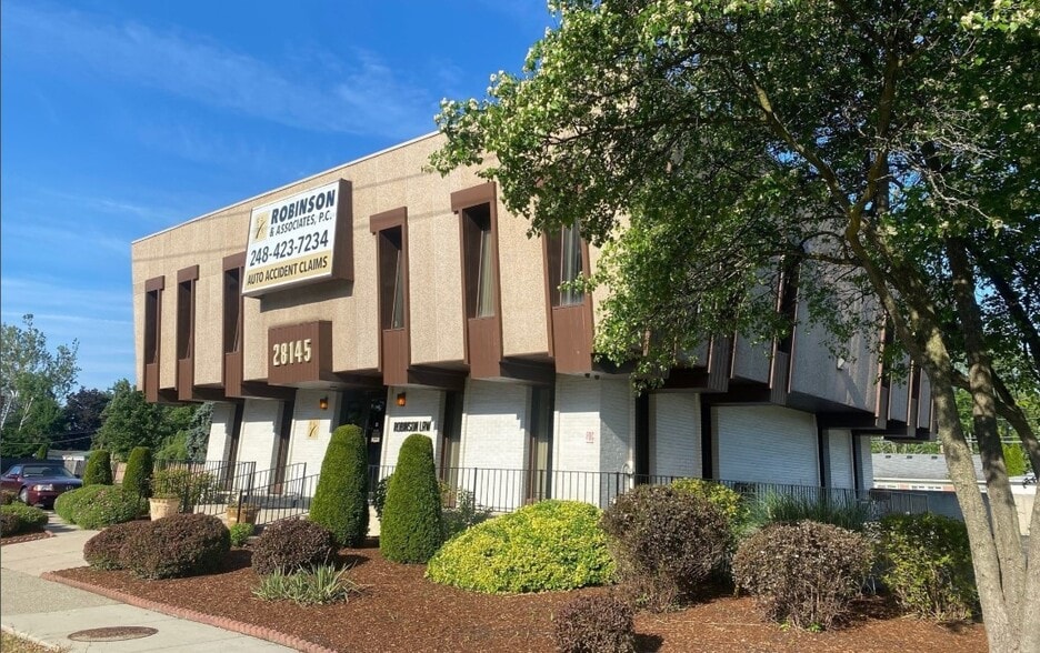 More Photos Of 28145 Greenfield Rd, Southfield Office For Sale