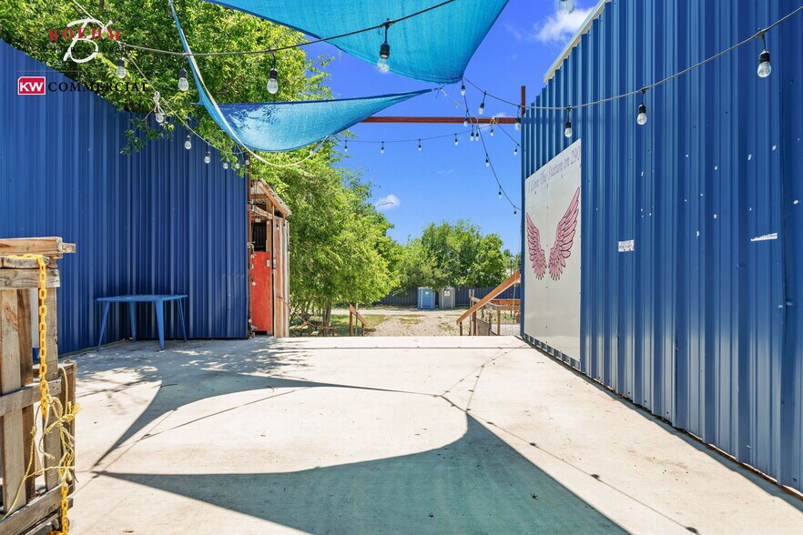 More Photos Of 23699-23737 W US Highway 290, Harper Storefront For Sale