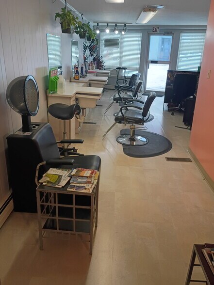 More Photos Of 89 Allds St, Nashua Convenience Store For Lease