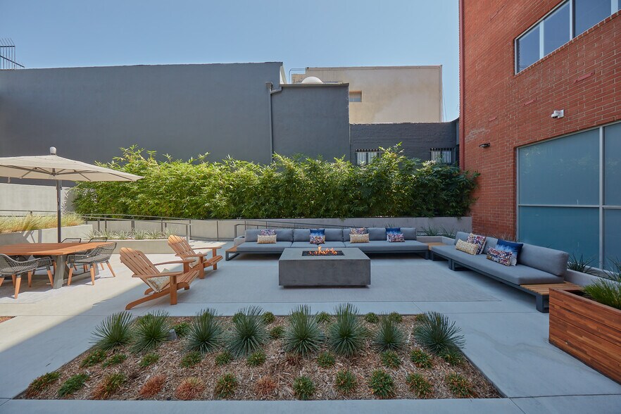 More Photos Of 6725 W Sunset Blvd, Los Angeles Office For Lease