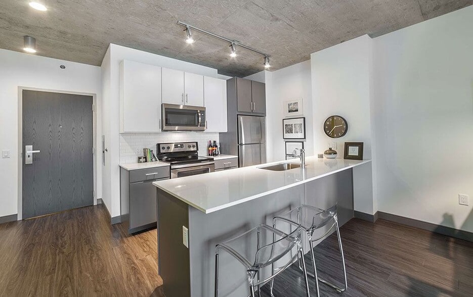More Photos Of 215 W Lake St, Chicago Apartments For Lease