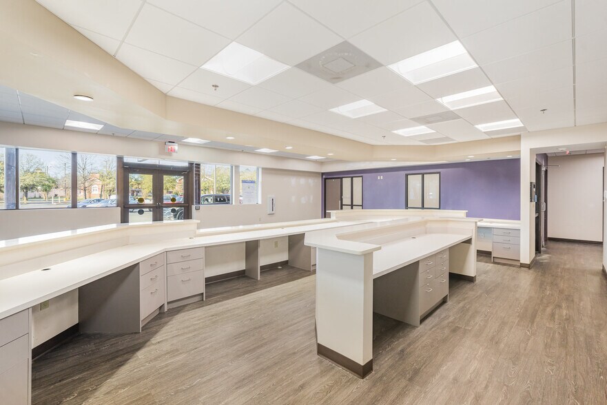 More Photos Of 2800-2826 W Sugar Creek Rd, Charlotte General Retail For Lease