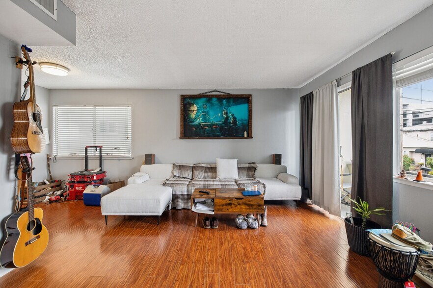 More Photos Of 121 Lorton Ave, Burlingame Apartments For Sale