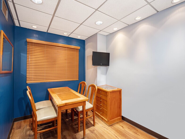 More Photos Of 157 E 72nd St, New York Apartments For Sale