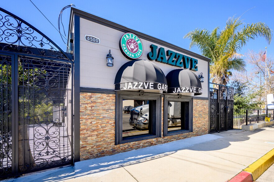 More Photos Of 6500 Foothill Blvd, Tujunga Restaurant For Sale