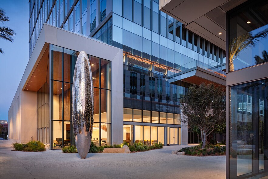 More Photos Of 937 N Harbor Dr, San Diego Unknown For Lease